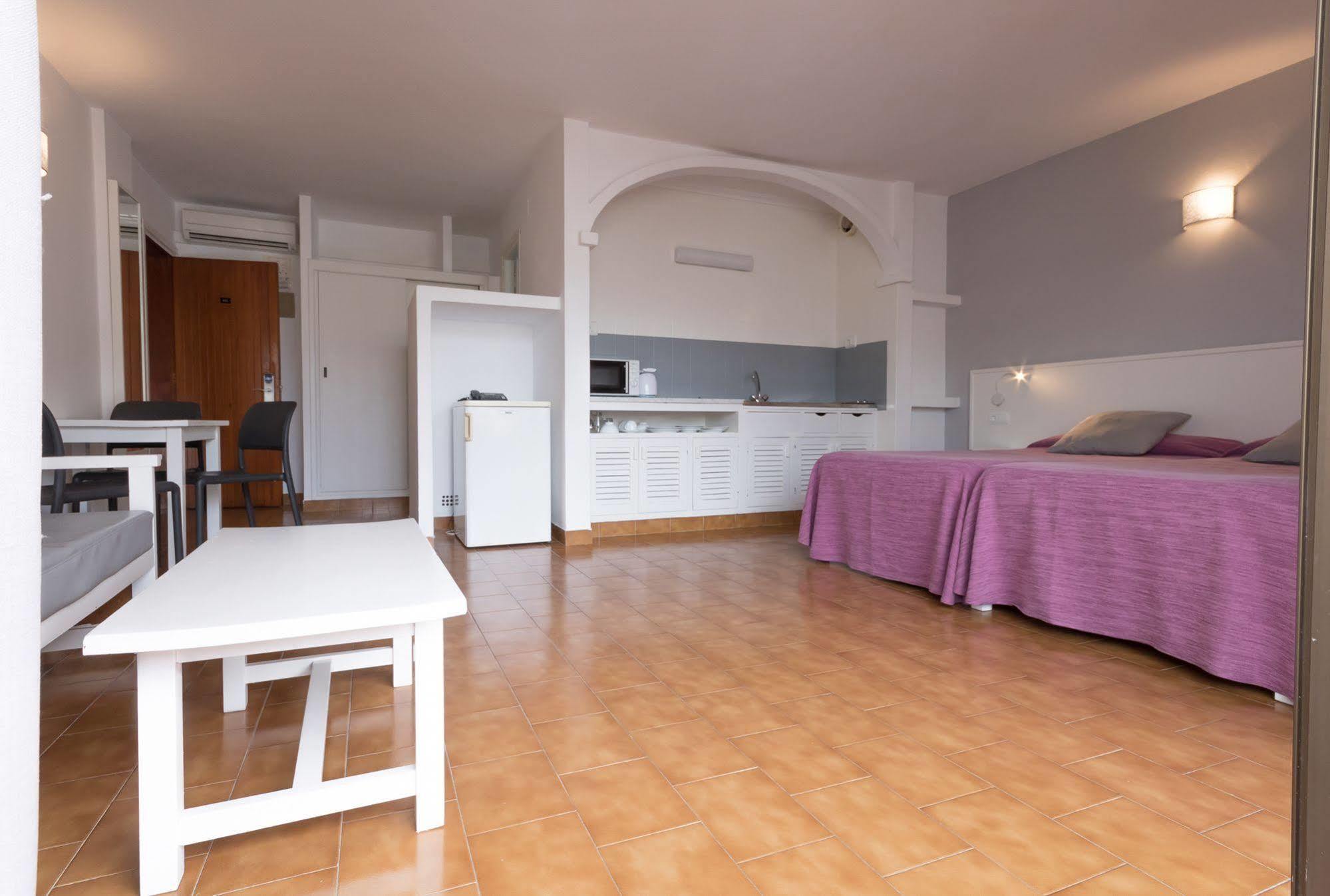Apartamentos Orosol 2 By Typic Hotels San Antonio  Eksteriør bilde