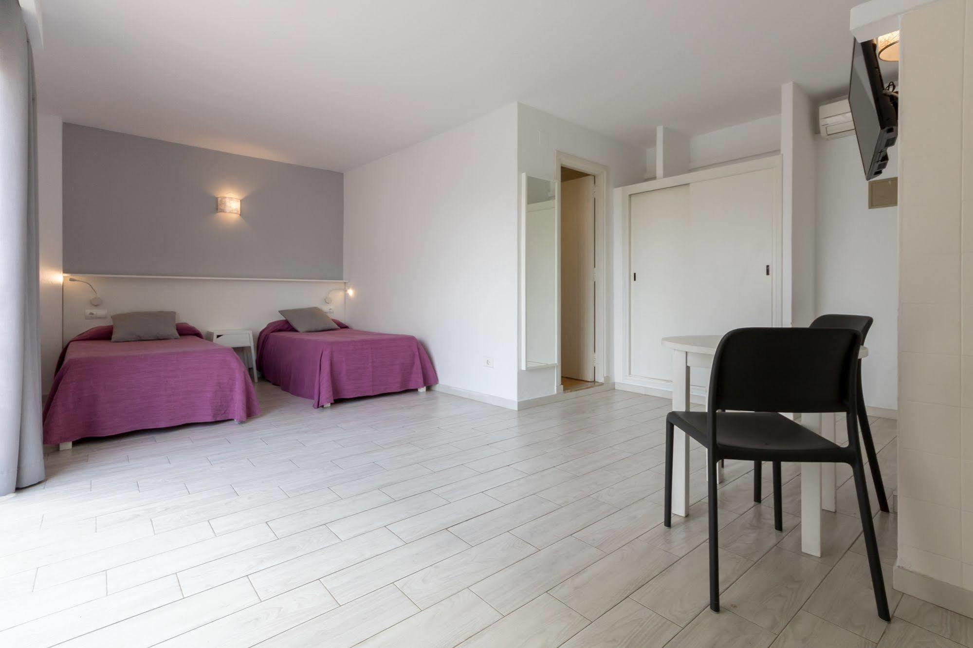 Apartamentos Orosol 2 By Typic Hotels San Antonio  Eksteriør bilde