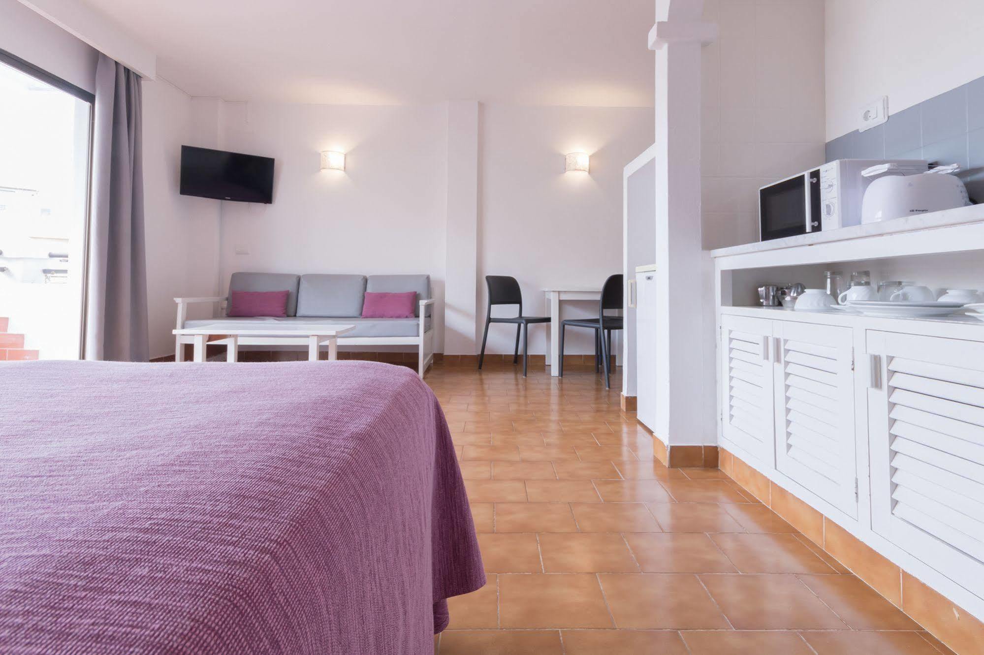 Apartamentos Orosol 2 By Typic Hotels San Antonio  Eksteriør bilde